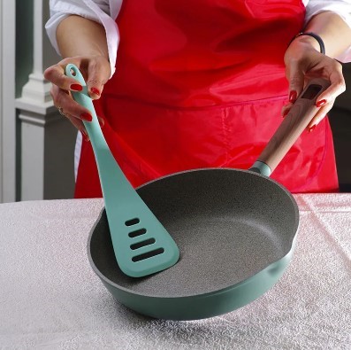 5 lietas virtuvē, kurām nevajadzētu taupīt