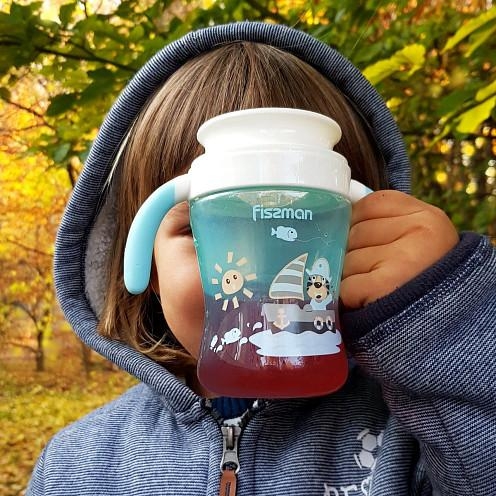 КĀ IEMĀCĪT BĒRNU DZERT NO KRŪZES?