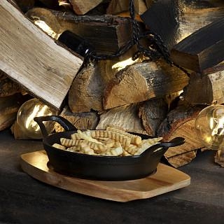 Panna ar diviem rokturiem 18x4,5 cm un koka paliktni (čuguns)